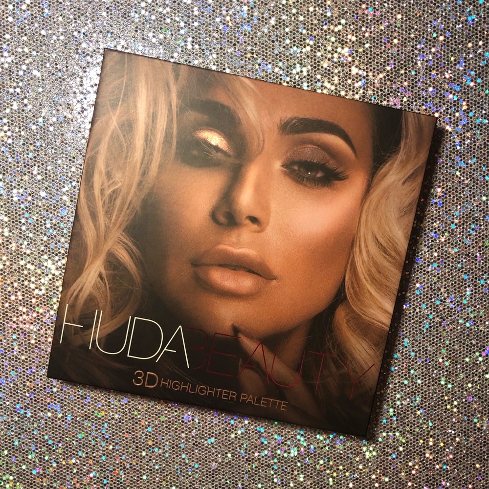 HUDA BEAUTY 3D highlighter palette